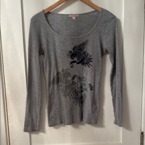 Romeo & Juliet Couture Gray Graphic Long Sleeve Tee